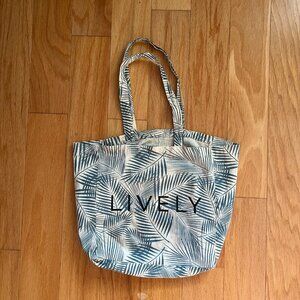 Medium-large canvas tote